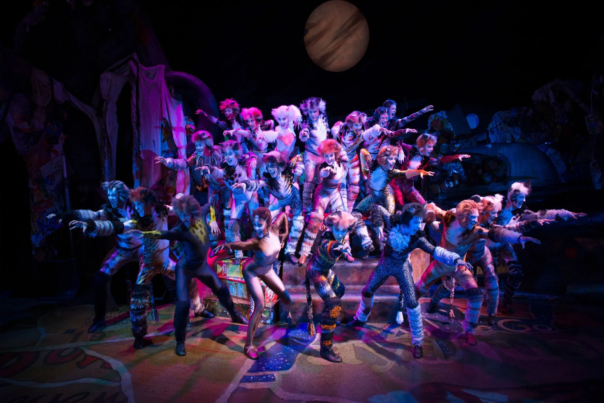 CATS Musical Szenenbild